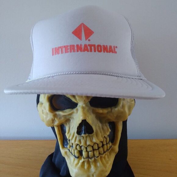 Vintage International School Buses Snap Back Trucker Hat - Picture 1 of 6